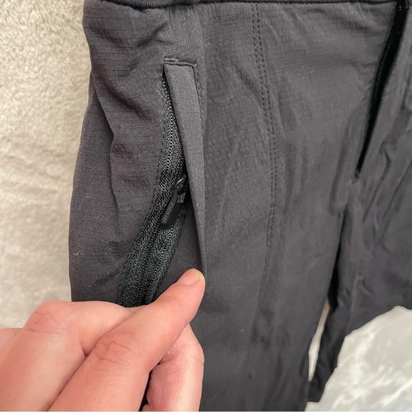 Athleta Trekkie Bermuda Shorts (596504) Black womens size 8 - Picture 6 of 9